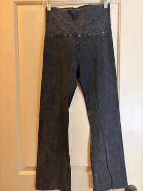 T Party Fashion Black Acid Wash Flared Leggings Size Medium